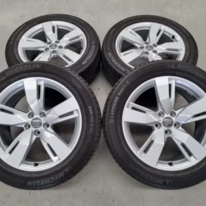 SLIGHTLY USED SET OF 4 19INCH’’ GENUINE AUDI Q5 19 INCH WHEELS AND MICHELIN TIRES SET OF 4