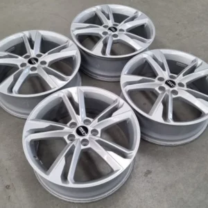 SLIGHTLY USED SET OF 4 19INCH’’ GENUINE AUDI Q3 2021 MODEL 19 INCH SILVER ALLOY WHEELS SET OF 4